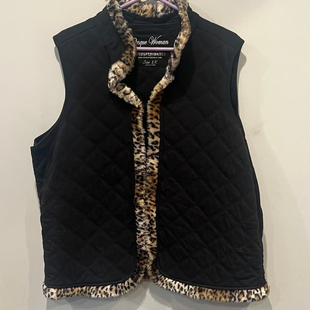 Onque Woman Black Quilted Vest with Faux Fur Animal Print Trim Women’s Size 1X - Picture 1 of 8